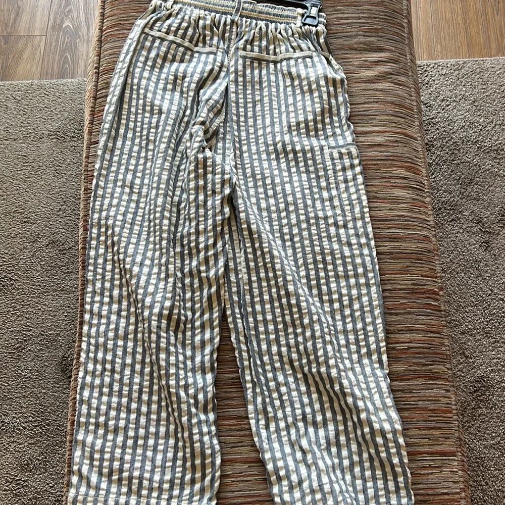 BDG outfitters - Xs petite Blue and white stripped - elastic waist